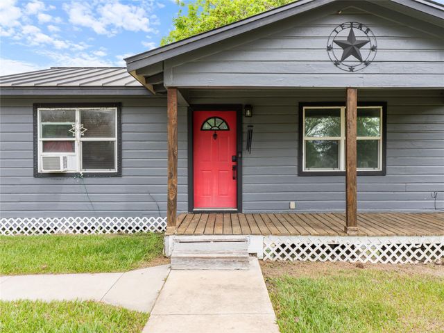 404 E Elizabeth Avenue, Palacios, TX 77465