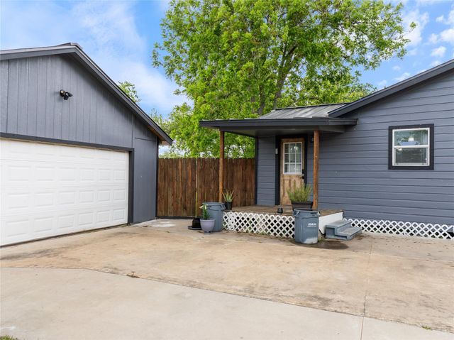 404 E Elizabeth Avenue, Palacios, TX 77465