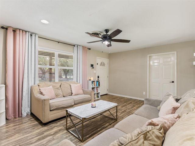 404 E Elizabeth Avenue, Palacios, TX 77465