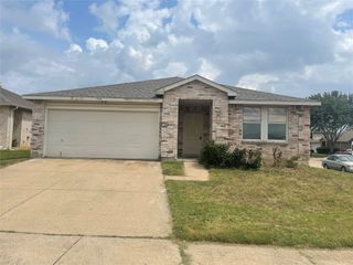 900 Rose Crystal Way, Fort Worth, TX 76179
