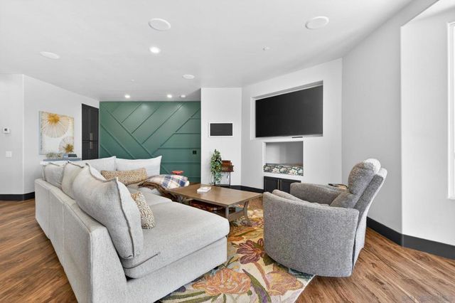 296 East Lane, El Cajon, CA 92021