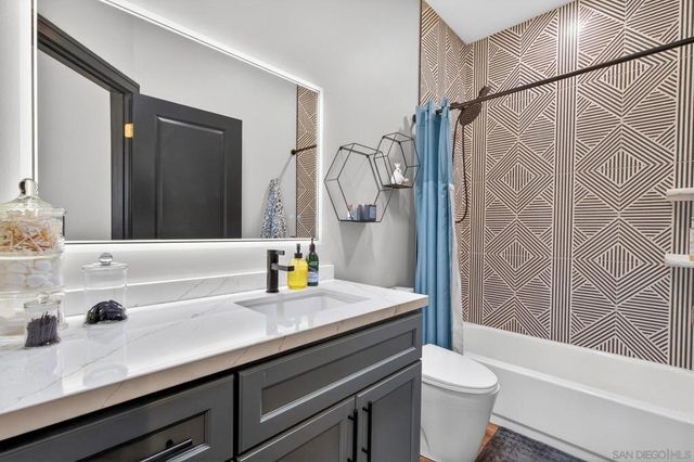 296 East Lane, El Cajon, CA 92021
