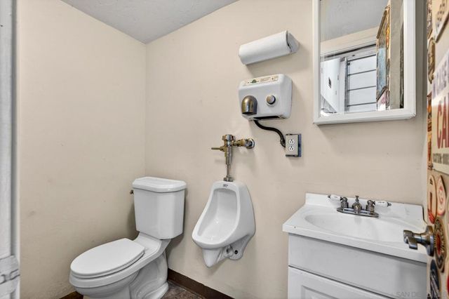 296 East Lane, El Cajon, CA 92021