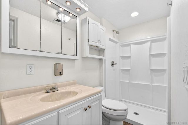 296 East Lane, El Cajon, CA 92021