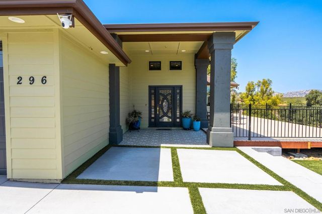 296 East Lane, El Cajon, CA 92021