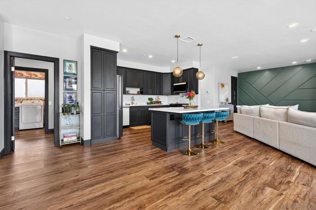 296 East Lane, El Cajon, CA 92021