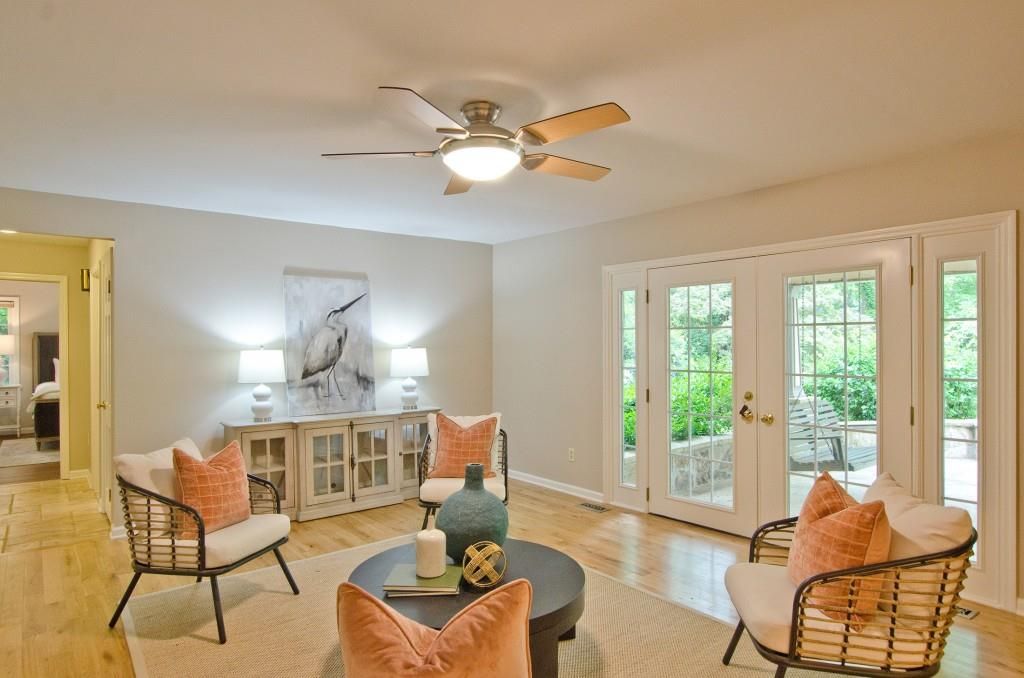 Image 11 of property listing at 2065 Renault Lane, Atlanta, GA 30345