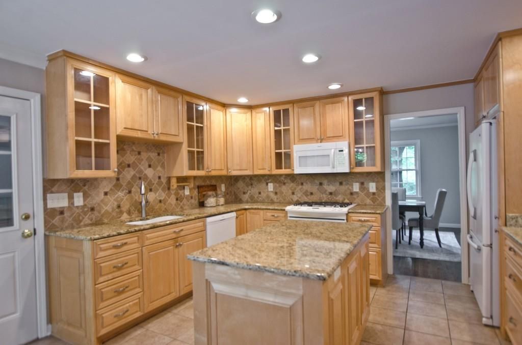 Image 13 of property listing at 2065 Renault Lane, Atlanta, GA 30345