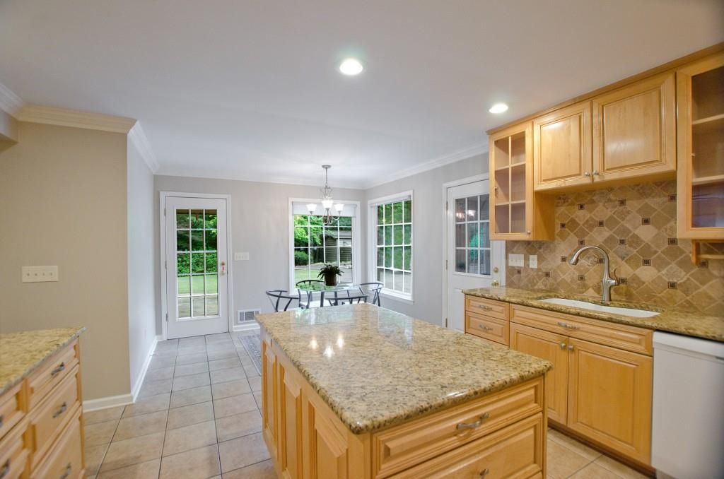 Image 15 of property listing at 2065 Renault Lane, Atlanta, GA 30345