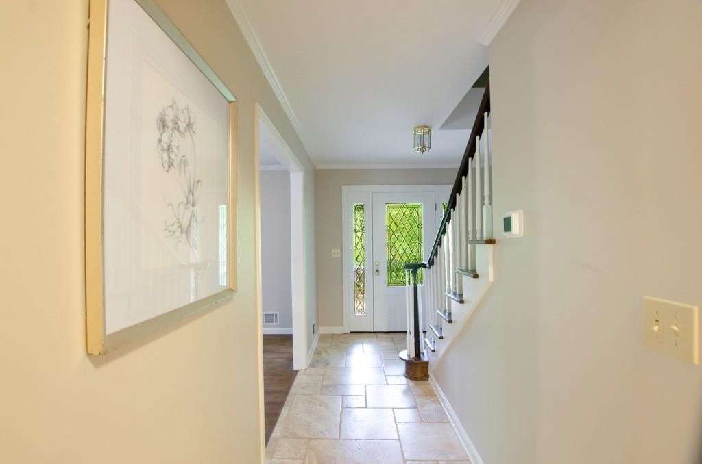 Image 3 of property listing at 2065 Renault Lane, Atlanta, GA 30345