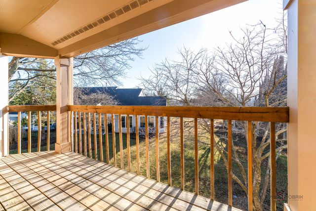 76 Willow Parkway, Buffalo Grove, IL 60089