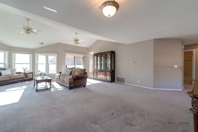 76 Willow Parkway, Buffalo Grove, IL 60089