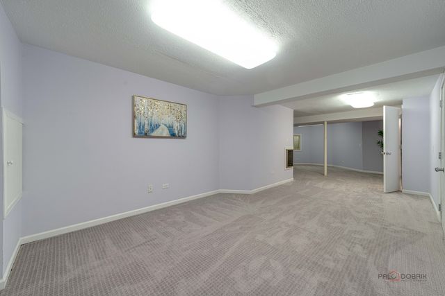 76 Willow Parkway, Buffalo Grove, IL 60089