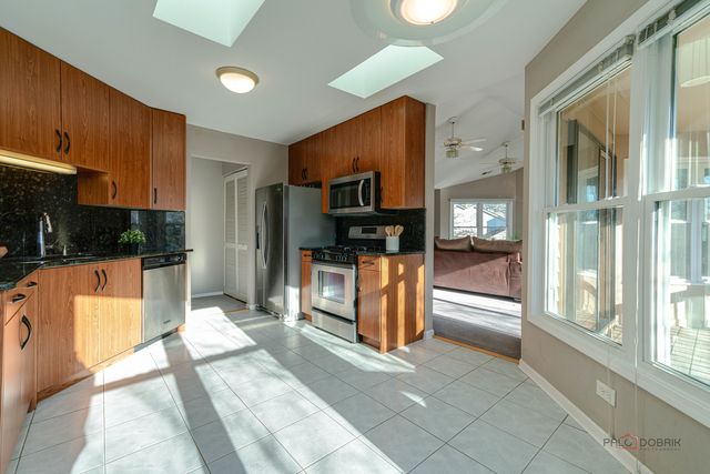 76 Willow Parkway, Buffalo Grove, IL 60089