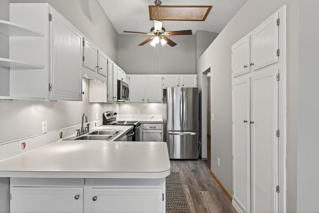 7275 Pontiac Circle, Chanhassen, MN 55317