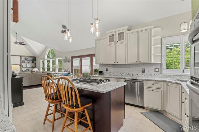 484 Saint Thomas Isle Lane, Wildwood, MO 63040