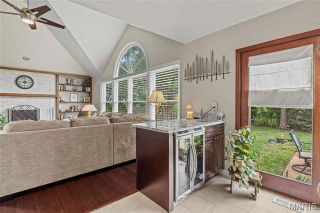 484 Saint Thomas Isle Lane, Wildwood, MO 63040