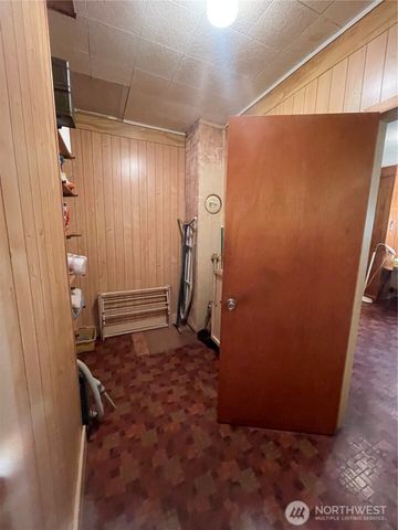 1204 Howard Street, Raymond, WA 98577