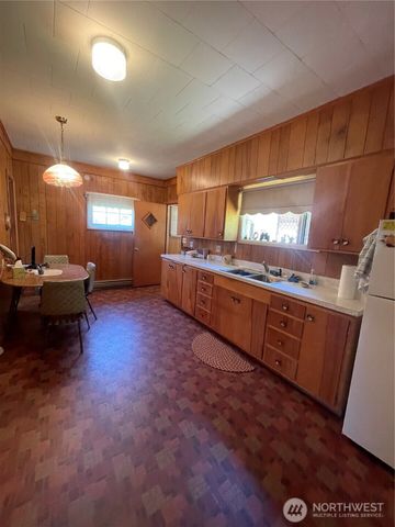 1204 Howard Street, Raymond, WA 98577