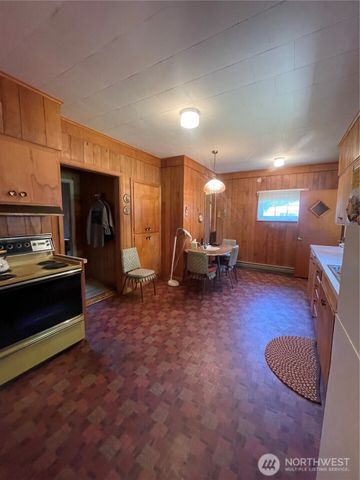 1204 Howard Street, Raymond, WA 98577