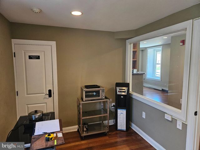 606 GERMANTOWN PIKE, Lafayette Hill, PA 19444