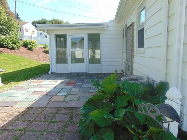 225 Reingold Ave, Fitchburg, MA 01420
