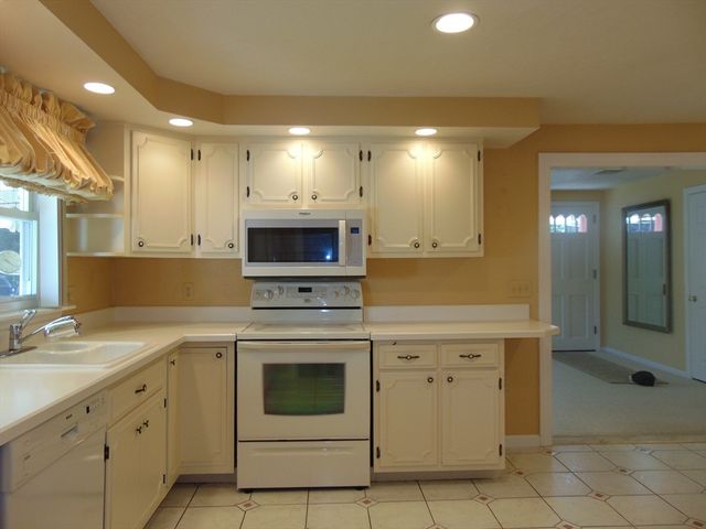 225 Reingold Ave, Fitchburg, MA 01420