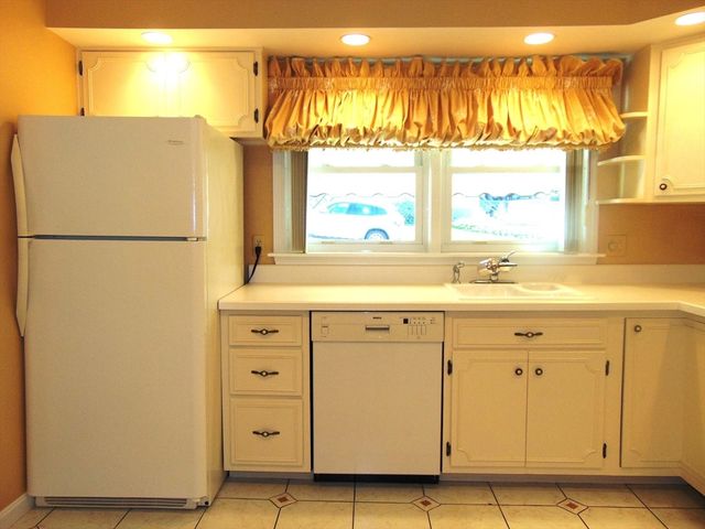 225 Reingold Ave, Fitchburg, MA 01420