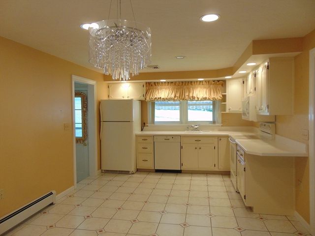 225 Reingold Ave, Fitchburg, MA 01420