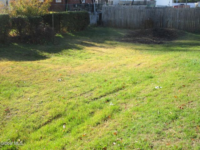 2542 Augustine Avenue, Rotterdam, NY 12306