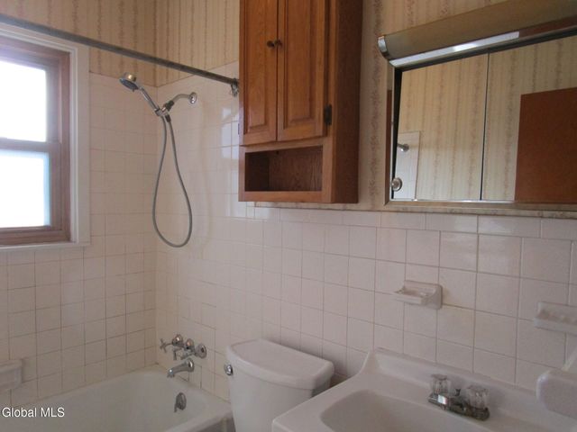 2542 Augustine Avenue, Rotterdam, NY 12306