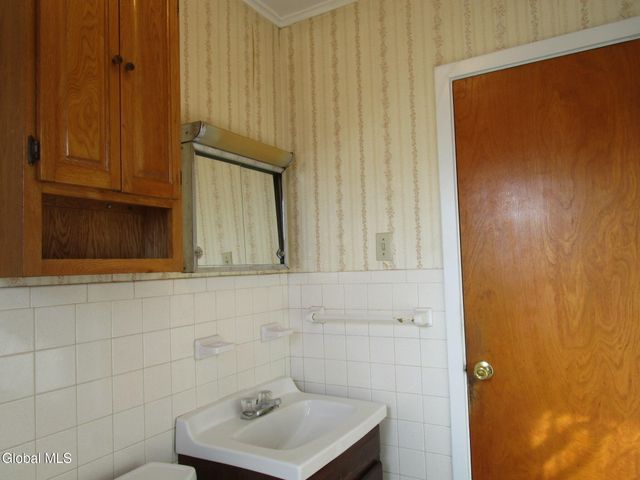 2542 Augustine Avenue, Rotterdam, NY 12306