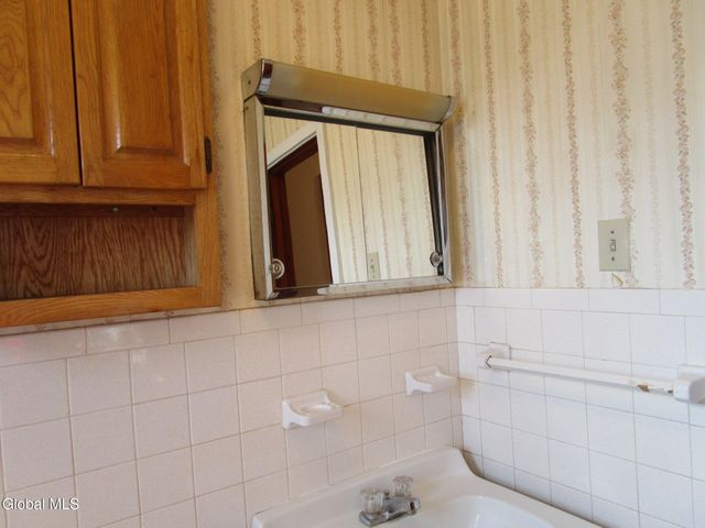 2542 Augustine Avenue, Rotterdam, NY 12306