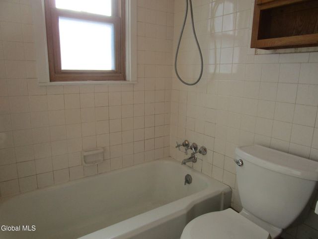 2542 Augustine Avenue, Rotterdam, NY 12306