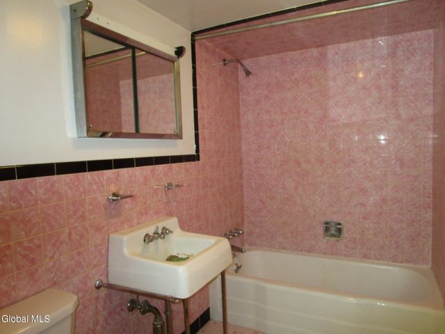 2542 Augustine Avenue, Rotterdam, NY 12306