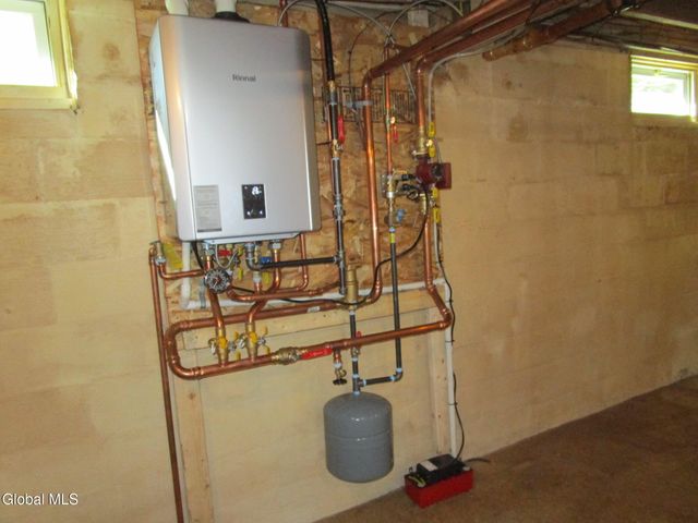 2542 Augustine Avenue, Rotterdam, NY 12306