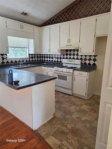 8257 Mountain Pass, Riverdale, GA 30274