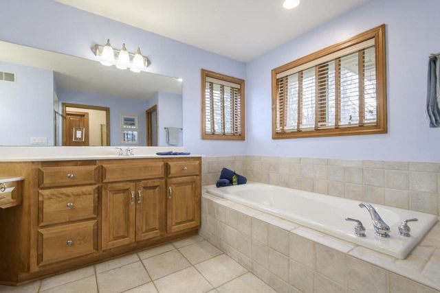 18840 Saratoga COURT, Brookfield, WI 53045