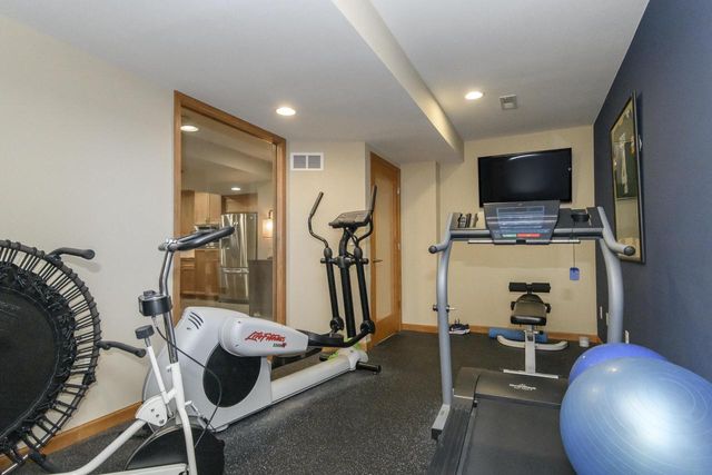 18840 Saratoga COURT, Brookfield, WI 53045