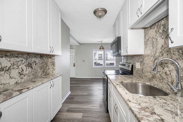 98 School Street 2R, Lowell, MA 01854