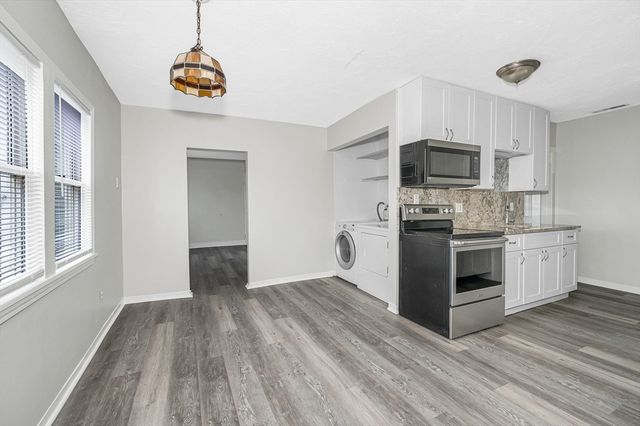 98 School Street 2R, Lowell, MA 01854