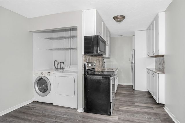 98 School Street 2R, Lowell, MA 01854