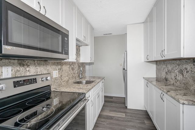 98 School Street 2R, Lowell, MA 01854