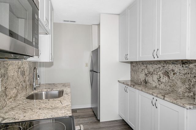 98 School Street 2R, Lowell, MA 01854