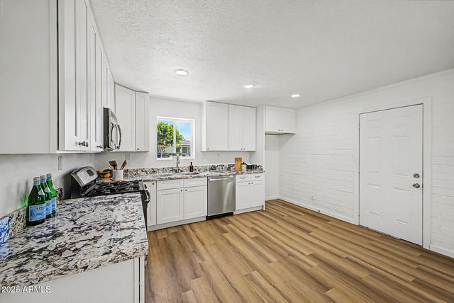 2113 W LUPINE Avenue, Phoenix, AZ 85029
