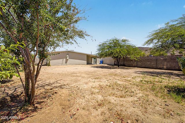 2113 W LUPINE Avenue, Phoenix, AZ 85029