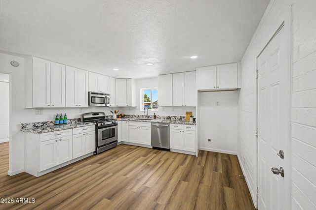 2113 W LUPINE Avenue, Phoenix, AZ 85029