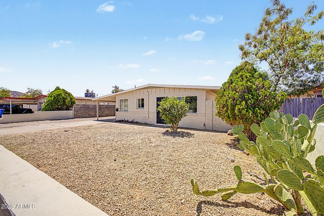 2113 W LUPINE Avenue, Phoenix, AZ 85029