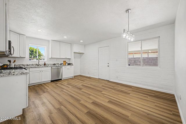 2113 W LUPINE Avenue, Phoenix, AZ 85029