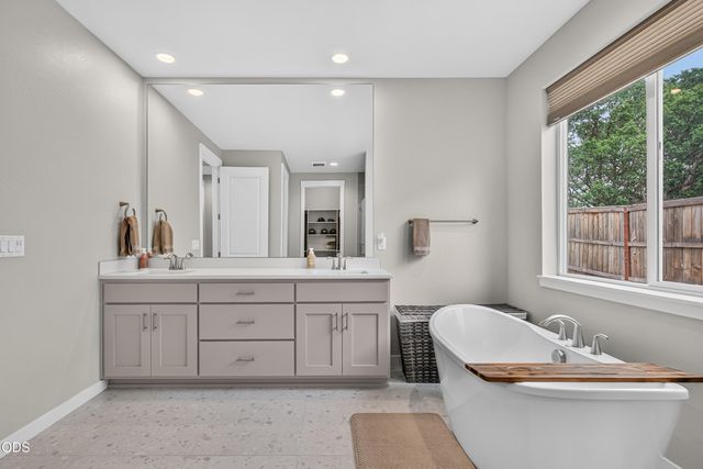 327 Arrowhead Trail, Eagle Point, OR 97524
